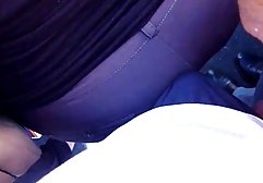 کوتی در یک صحنه انفرادی عمه صاف کانال های تلگرام سکسی خود را اذیت می کند